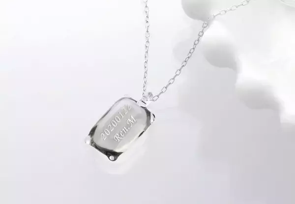 「推しの名前が刻める推しカラーアクセサリーが発売開始！6種類の推しカラーから選べる、ハンドメイドによるシンプルなガラスのネックレス」の画像