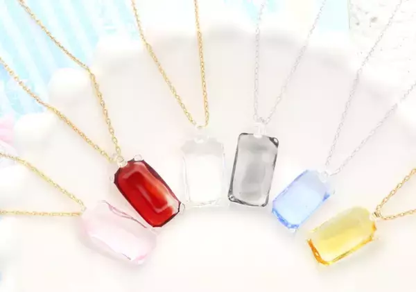 「推しの名前が刻める推しカラーアクセサリーが発売開始！6種類の推しカラーから選べる、ハンドメイドによるシンプルなガラスのネックレス」の画像