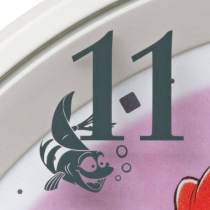 ディズニーより灯りが消えても楽しめる掛け時計が6月より発売。アリエル、ラプンツェル、ミッキーマウスの3種類