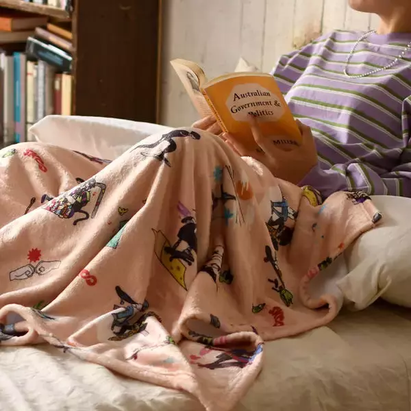 「『SK∞ エスケーエイト』のブランケット、トートバッグなどおしゃれで可愛いグッズ4種が発売決定」の画像