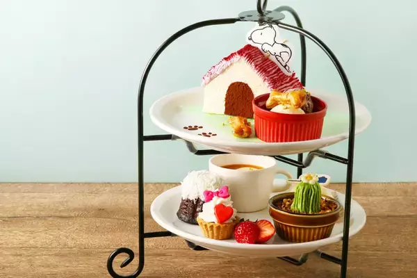 「スヌーピーをテーマにしたカフェ・PEANUTS Cafe 中目黒にてアフタヌーンティーが販売。赤い屋根の小屋をモチーフにしたフルーツサンドなど」の画像