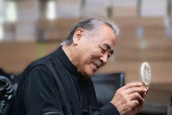 「『FF』シリーズの天野喜孝とカネボウ化粧品「ミラノコレクション」が初コラボ。美しく幻想的な描き下ろし“ミラコレ天使”のフェースパウダーが発売決定」の画像