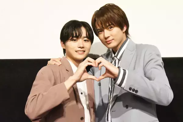 「映画『タクミくんシリーズ』初日舞台挨拶のオフィシャルレポート到着！森下紫温、加藤大悟、横井健司監督が登壇。仲睦まじい2ショットも」の画像