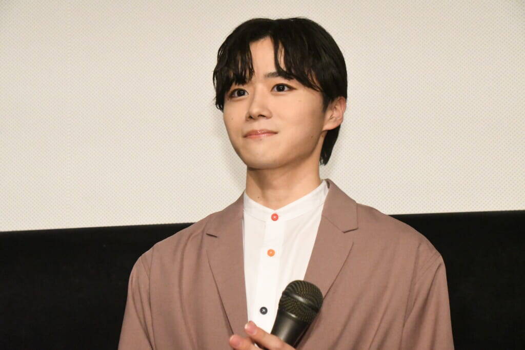 映画『タクミくんシリーズ』初日舞台挨拶のオフィシャルレポート到着！森下紫温、加藤大悟、横井健司監督が登壇。仲睦まじい2ショットも