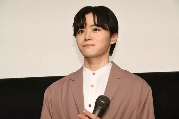 「映画『タクミくんシリーズ』初日舞台挨拶のオフィシャルレポート到着！森下紫温、加藤大悟、横井健司監督が登壇。仲睦まじい2ショットも」の画像