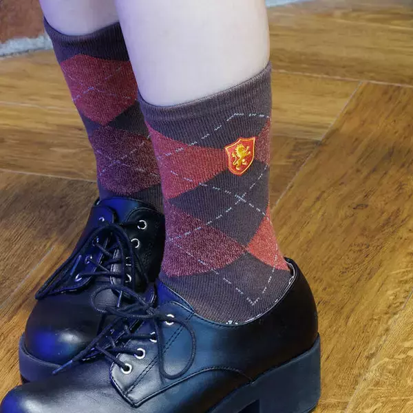 「『ハリー・ポッター』の世界観を味わえるポップアップストアが東京ソラマチに期間限定オープン！各寮イメージのカーディガンや靴下などが新商品で登場」の画像