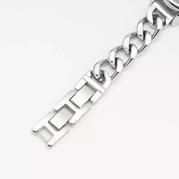 「『ブルーロック』千切豹馬や凪誠士郎モデルのバッグ、腕時計が発売。全8種がラインナップ」の画像