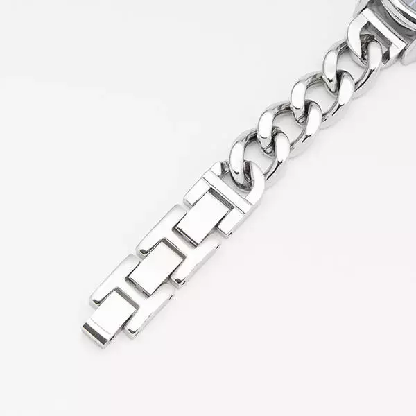 「『ブルーロック』千切豹馬や凪誠士郎モデルのバッグ、腕時計が発売。全8種がラインナップ」の画像