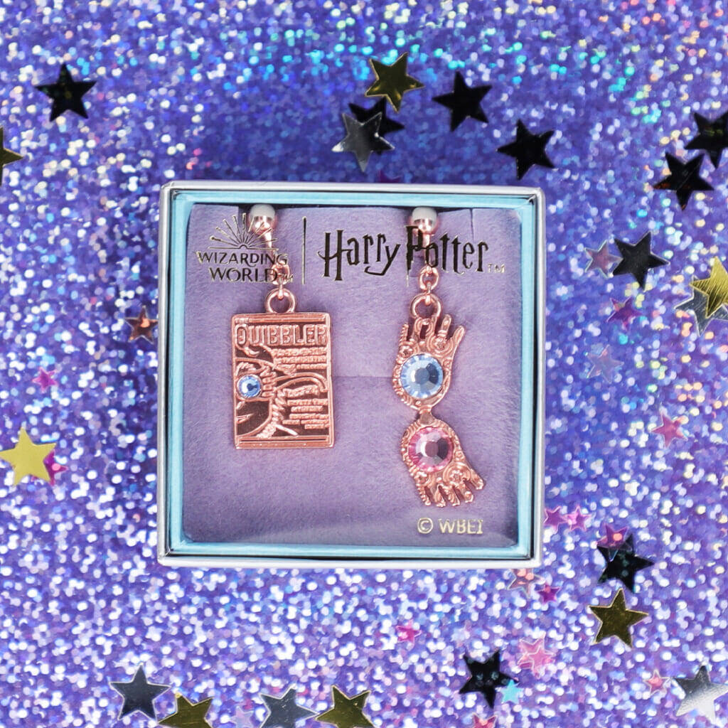 『ハリー・ポッター』よりルーナ・ラブグッドの持ち物をモチーフにした「ルーナシリーズ」 が発売決定！メラメラメガネをイメージしたアイマスクやピアスなど