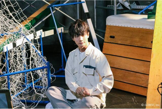 仲村宗悟が跳び箱の上で倒立！？「GOALOUS5」が“ドラマチック障害物競走”に挑戦したMV撮影レポートが到着