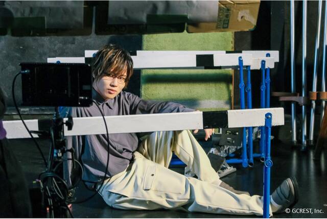 仲村宗悟が跳び箱の上で倒立！？「GOALOUS5」が“ドラマチック障害物競走”に挑戦したMV撮影レポートが到着