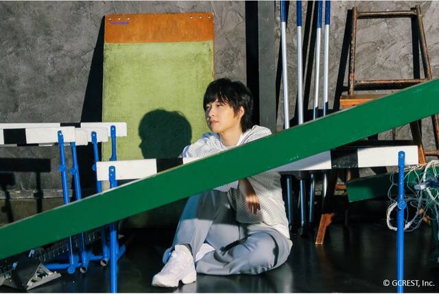 仲村宗悟が跳び箱の上で倒立！？「GOALOUS5」が“ドラマチック障害物競走”に挑戦したMV撮影レポートが到着