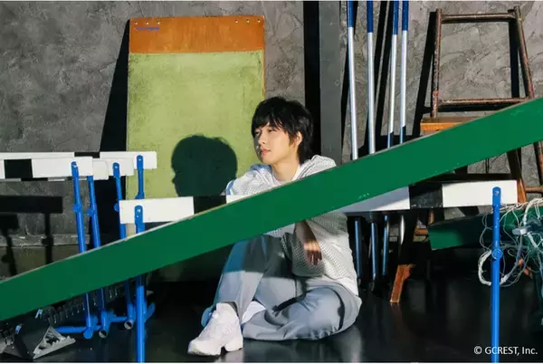 「仲村宗悟が跳び箱の上で倒立！？「GOALOUS5」が“ドラマチック障害物競走”に挑戦したMV撮影レポートが到着」の画像