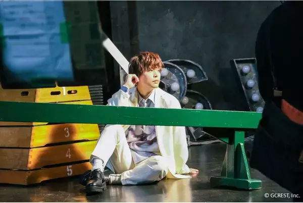 「仲村宗悟が跳び箱の上で倒立！？「GOALOUS5」が“ドラマチック障害物競走”に挑戦したMV撮影レポートが到着」の画像