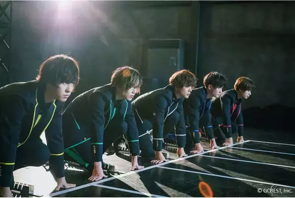 「仲村宗悟が跳び箱の上で倒立！？「GOALOUS5」が“ドラマチック障害物競走”に挑戦したMV撮影レポートが到着」の画像