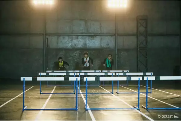 「仲村宗悟が跳び箱の上で倒立！？「GOALOUS5」が“ドラマチック障害物競走”に挑戦したMV撮影レポートが到着」の画像