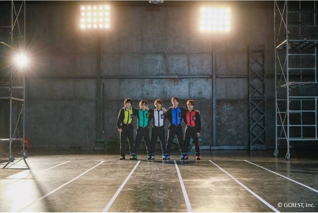 仲村宗悟が跳び箱の上で倒立！？「GOALOUS5」が“ドラマチック障害物競走”に挑戦したMV撮影レポートが到着