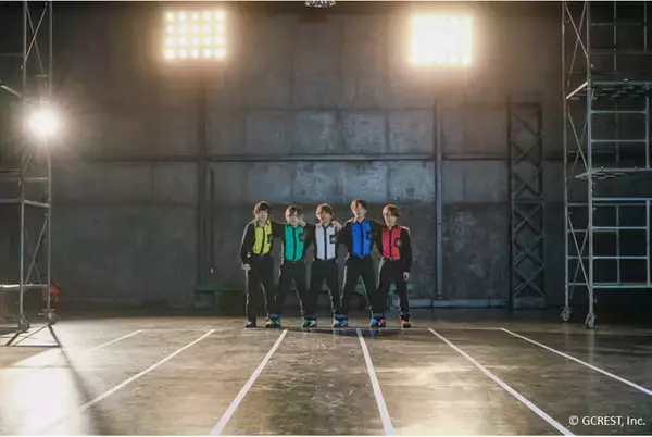 「仲村宗悟が跳び箱の上で倒立！？「GOALOUS5」が“ドラマチック障害物競走”に挑戦したMV撮影レポートが到着」の画像