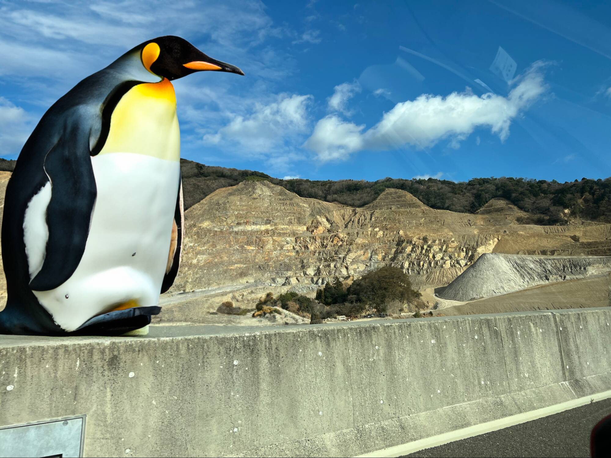 フォトショップのベータ版に「テキストを入力して画像を編集・加工」できる新機能が登場。AdobeのジェネレーティブAIを活用し、VFXのような表現を手軽に実現できる