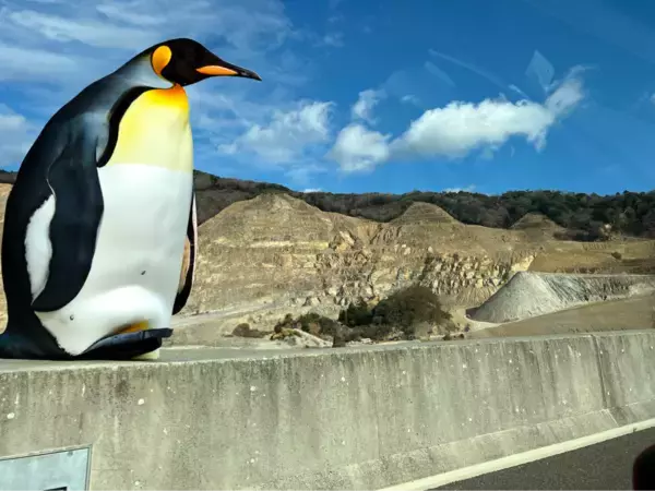 「フォトショップのベータ版に「テキストを入力して画像を編集・加工」できる新機能が登場。AdobeのジェネレーティブAIを活用し、VFXのような表現を手軽に実現できる」の画像