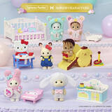 「『サンリオ』×『シルバニア』赤ちゃん家具セットが販売！ハローキティやポムポムプリン、シナモンロールなど人気キャラたちとの夢の初コラボが実現」の画像1