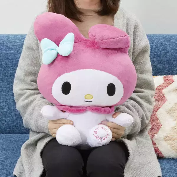 「『マイメロディ』のPCクッションがお目見え♪ 抱きしめながら仕事ができちゃう♪」の画像