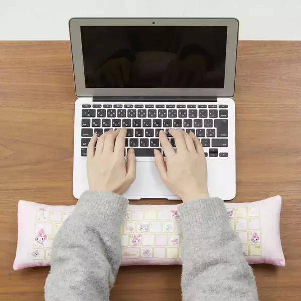 「『マイメロディ』のPCクッションがお目見え♪ 抱きしめながら仕事ができちゃう♪」の画像