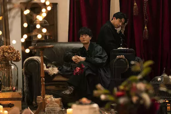 「伊東健人＆駒田航の写真集発売決定！ テーマは文豪・宮沢賢治の『注文の多い料理店』」の画像