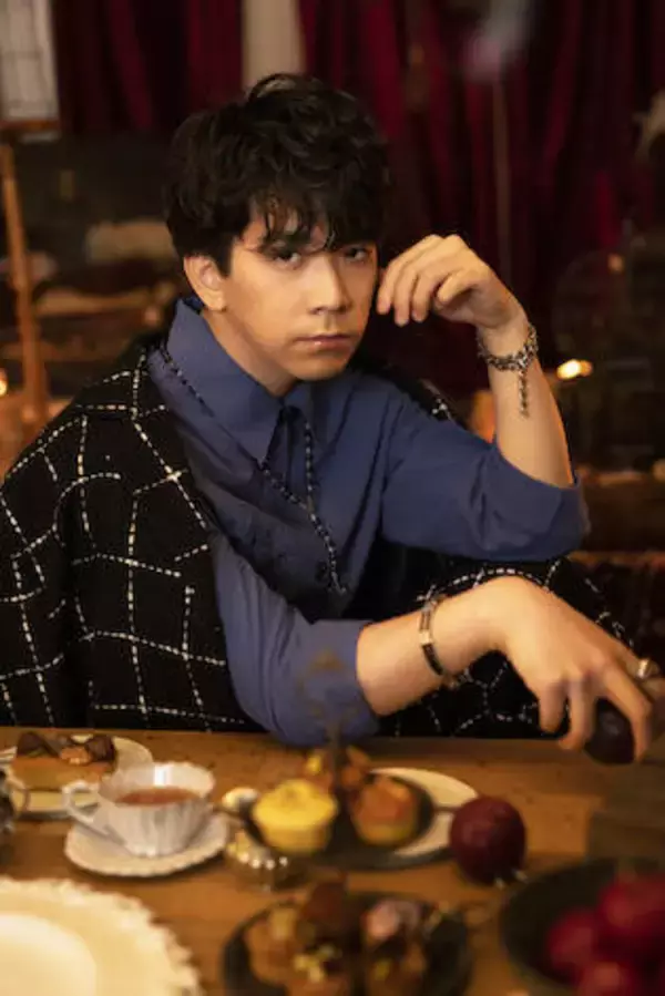 「伊東健人＆駒田航の写真集発売決定！ テーマは文豪・宮沢賢治の『注文の多い料理店』」の画像