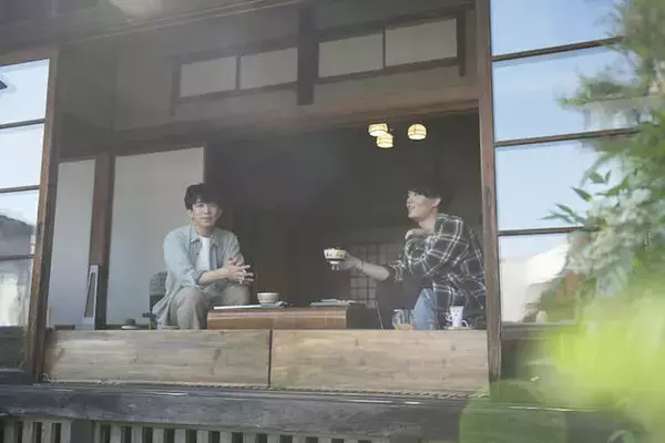 「伊東健人＆駒田航の写真集発売決定！ テーマは文豪・宮沢賢治の『注文の多い料理店』」の画像