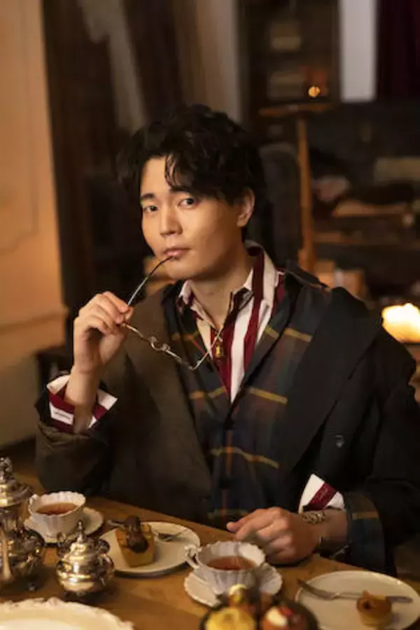 「伊東健人＆駒田航の写真集発売決定！ テーマは文豪・宮沢賢治の『注文の多い料理店』」の画像