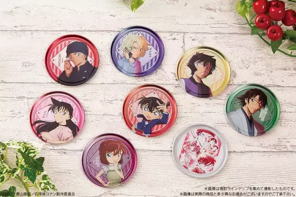 「劇場版『名探偵コナン 緋色の弾丸』缶コースター付きのドリンクシリーズ「キャラビバレッジ」発売決定！」の画像