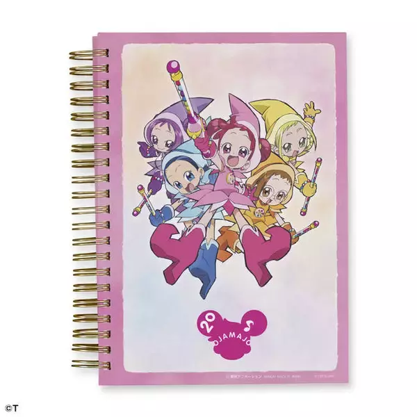 「『おジャ魔女どれみ』20周年記念！ 「ハナちゃんのノート」を再現したノート＆ブロマイドセット発売決定♪」の画像