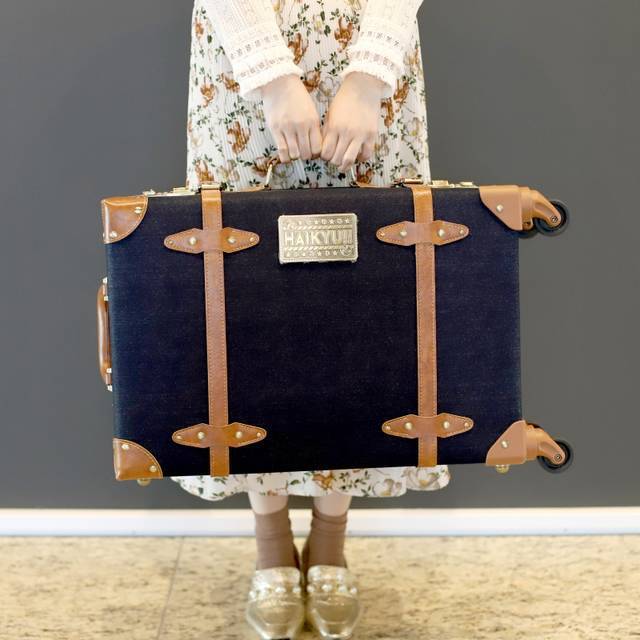 『ハイキュー!!』キャリーケース登場！ クラシカルデザインで大人ファンにもおすすめ♪
