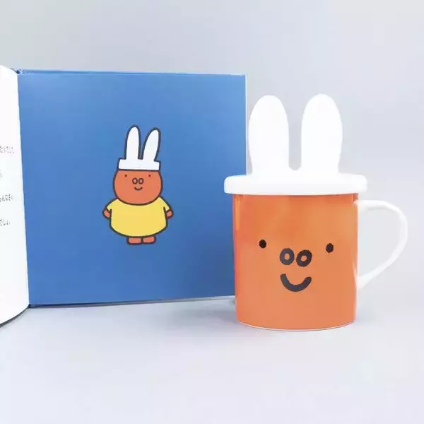 「『誕生65周年記念 ミッフィー展』オリジナルグッズ発売中！ エコバッグやマグカップ、コースターなど」の画像