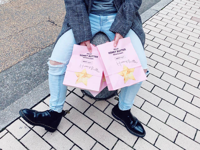 『可愛い嘘のカワウソ』コラボタピオカドリンクやコラボパッケージのポテトチップが発売♪