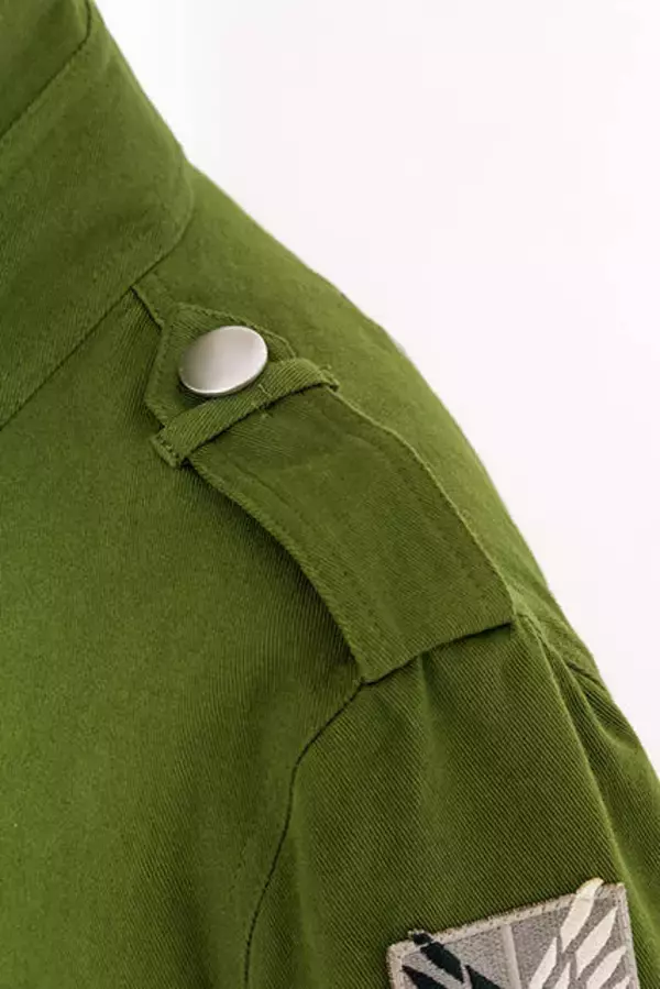 「「自由の翼」総刺繍！ 豪華仕様の『進撃の巨人』調査兵団ロングコートが発売！」の画像