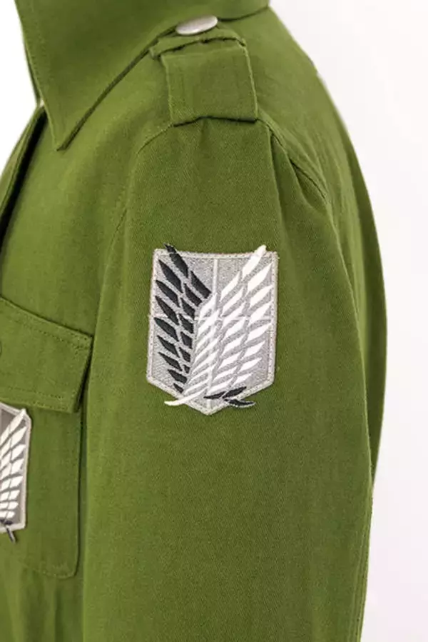 「「自由の翼」総刺繍！ 豪華仕様の『進撃の巨人』調査兵団ロングコートが発売！」の画像