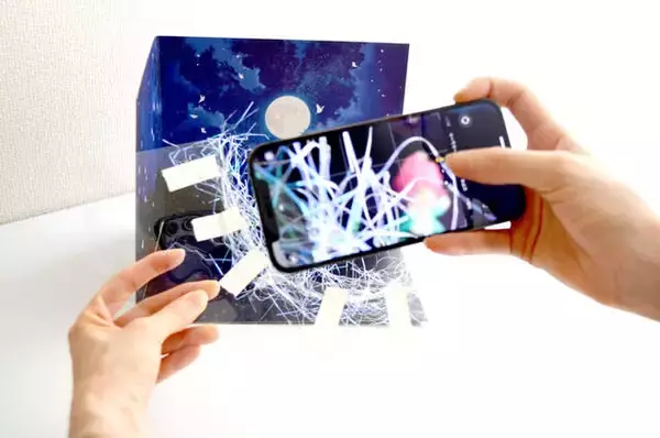 「【ダイソー】100均グッズでエモ写真が撮れるワザ。プロカメラマンも実践！」の画像