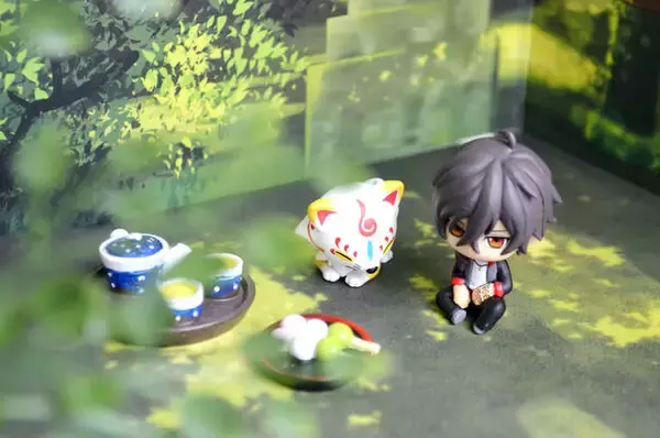 「【ダイソー】100均グッズでエモ写真が撮れるワザ。プロカメラマンも実践！」の画像