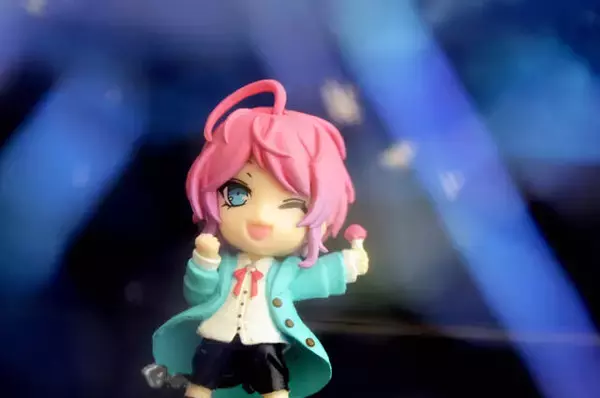 「【ダイソー】100均グッズでエモ写真が撮れるワザ。プロカメラマンも実践！」の画像