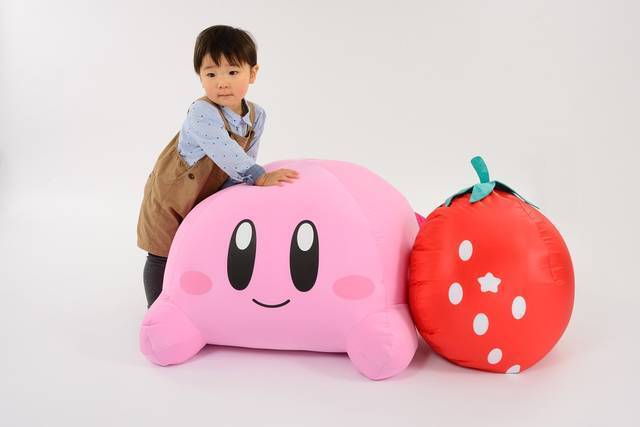『星のカービィ』× いちごが可愛い♪ ナムコ限定景品が登場！ BIGぬいぐるみやお菓子トランクなど♪