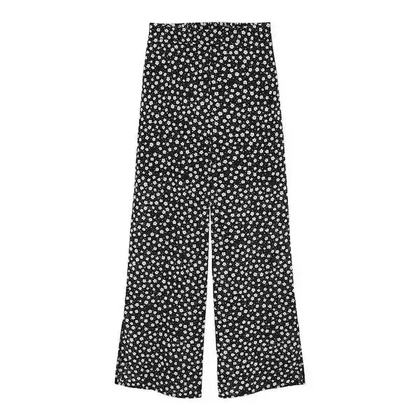 「GUの『エヴァンゲリオン』シャツ、どう着る？キレイ目にも派手にも！おすすめコーデ４選♪」の画像