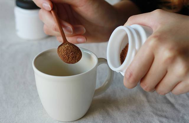 『スヌーピー』が本格コーヒーで楽しめる！ クリスマス限定ボトルが可愛い♪