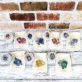 「寮モチーフ♪『ツイステッドワンダーランド』巾着＆缶セット登場！ 持ち歩きに便利なサイズ」の画像7