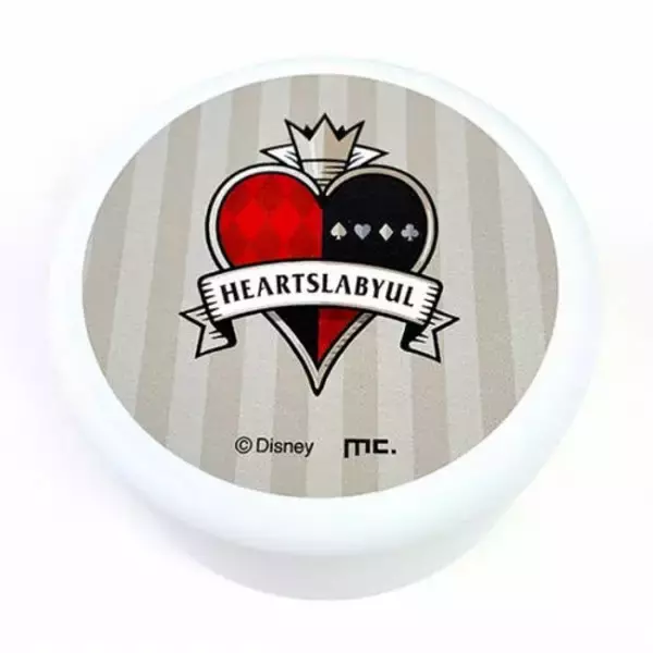 「寮モチーフ♪『ツイステッドワンダーランド』巾着＆缶セット登場！ 持ち歩きに便利なサイズ」の画像