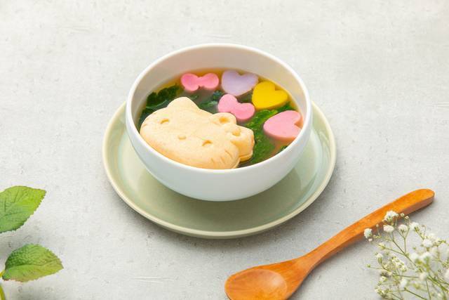 お土産やギフトにも♪ 『ハローキティ』型の可愛い「加賀麩」が登場♪