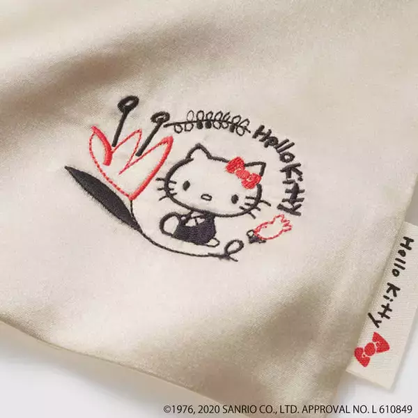 「『ハローキティ』ボタニカル柄のワンピースパジャマが登場♪ おうち時間を可愛く過ごそう♪」の画像