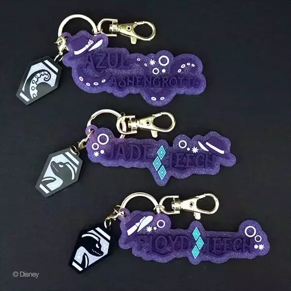 「『ディズニー ツイステッドワンダーランド』ネームチャーム登場！ ラメ入りラバー素材が可愛い♪」の画像