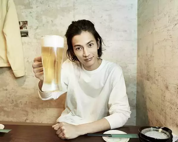 「『仮面ライダージオウ』渡邊圭祐の1st写真集がデビュー1年にして重版決定！」の画像